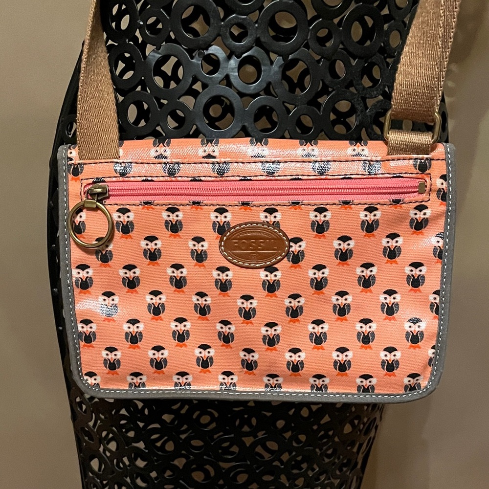Fun Fossil mini key-per dusty rose owl cross body with PVC coated exterior. - Picture 5 of 5